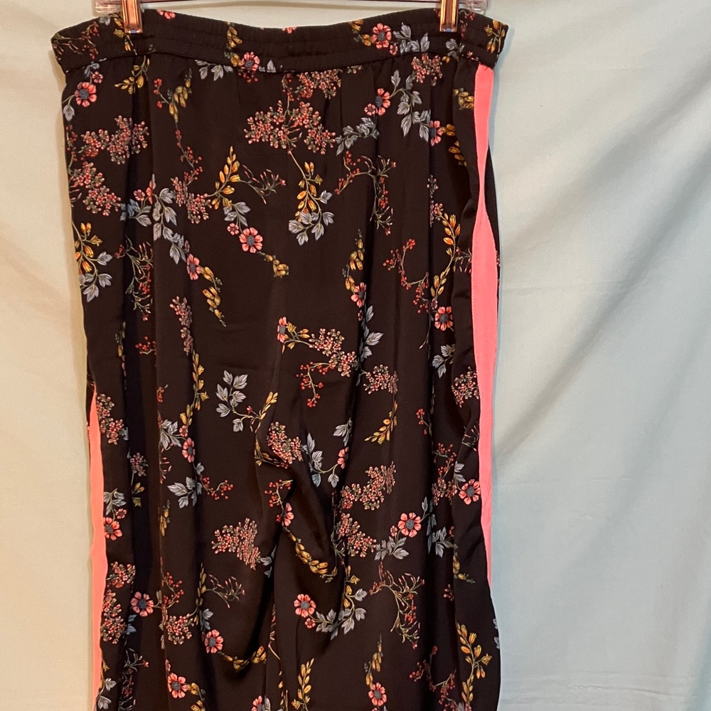 Who What Wear Black Floral Pants - Picture 6 of 8